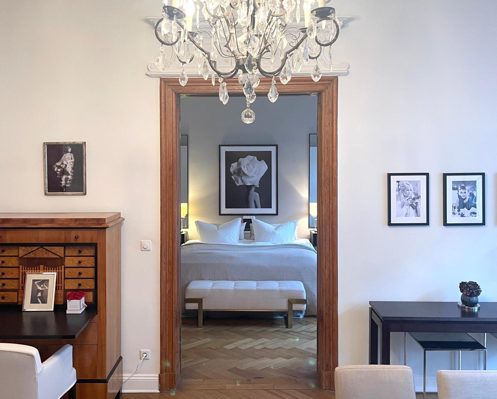 Fantastic In Prime Location - Center West Apartment *