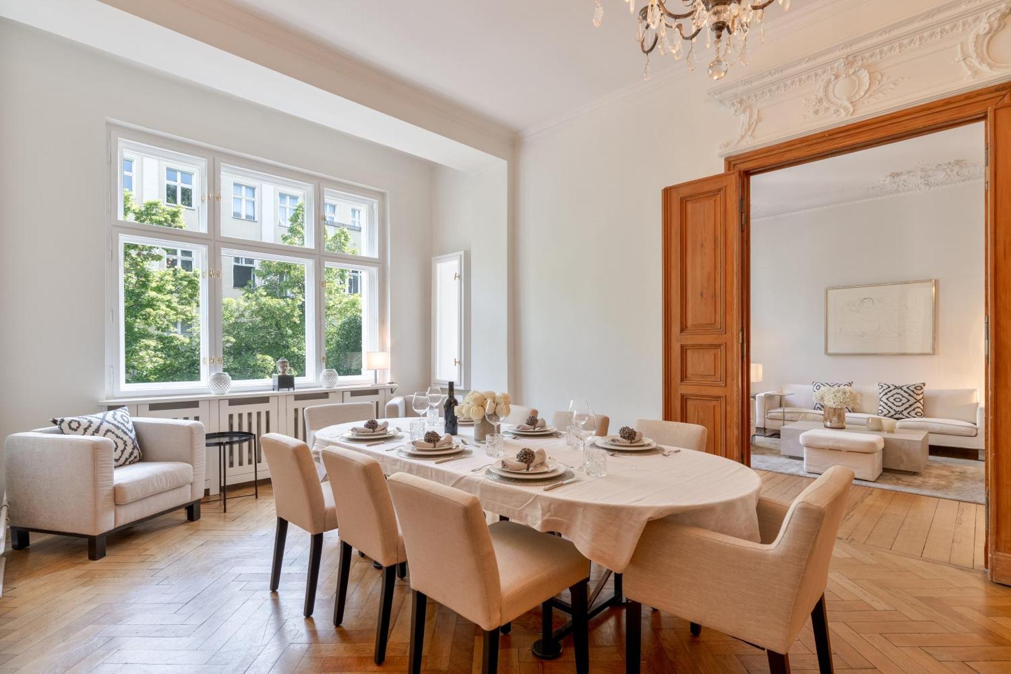 Fantastic In Prime Location - Center West