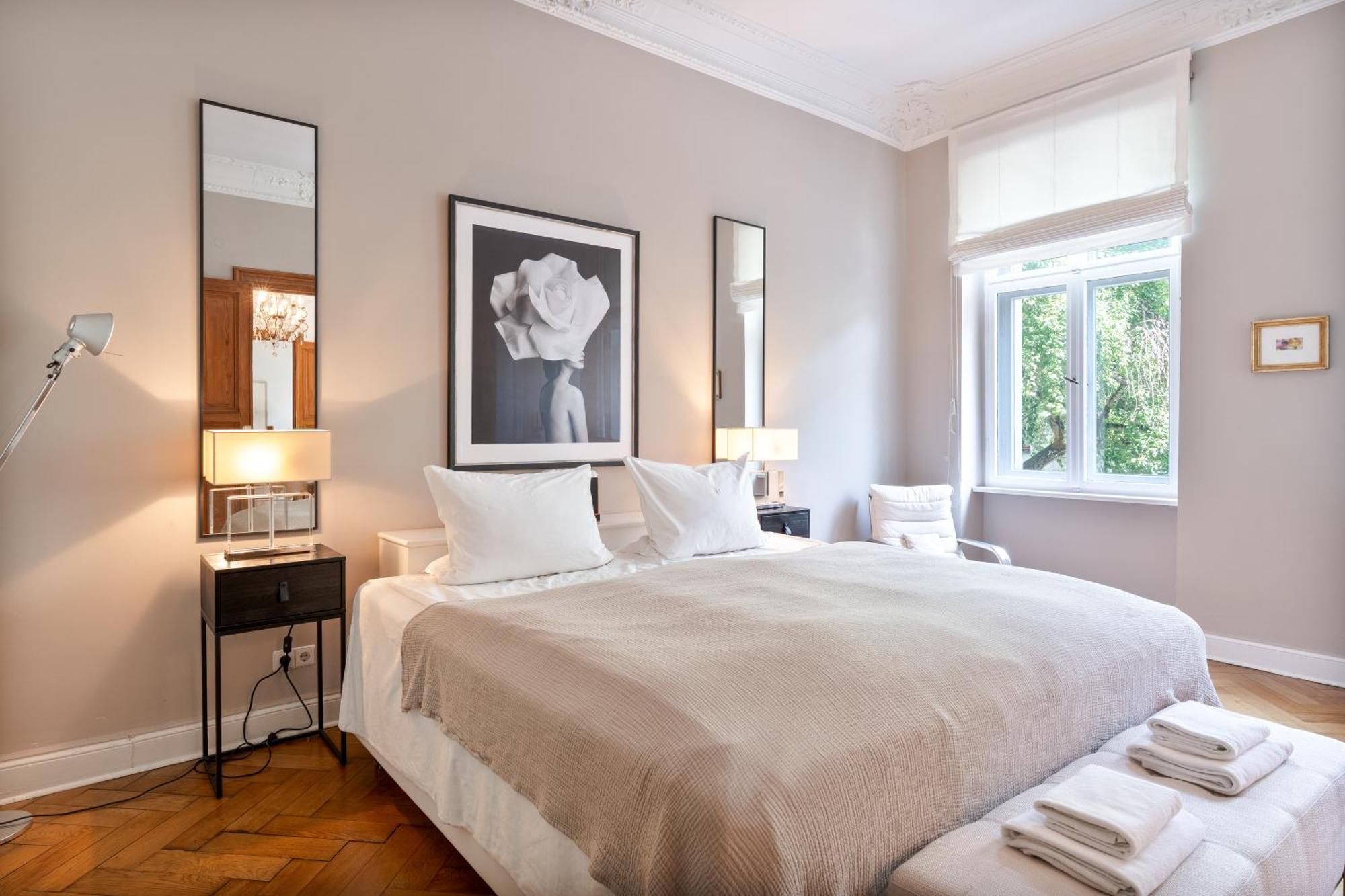 Fantastic In Prime Location - Center West