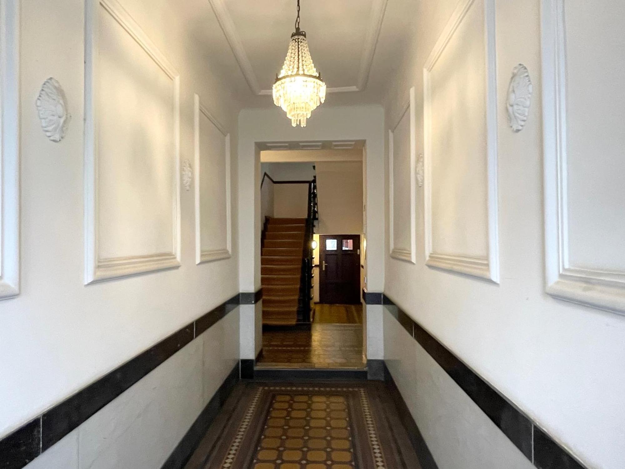 Fantastic In Prime Location - Center West