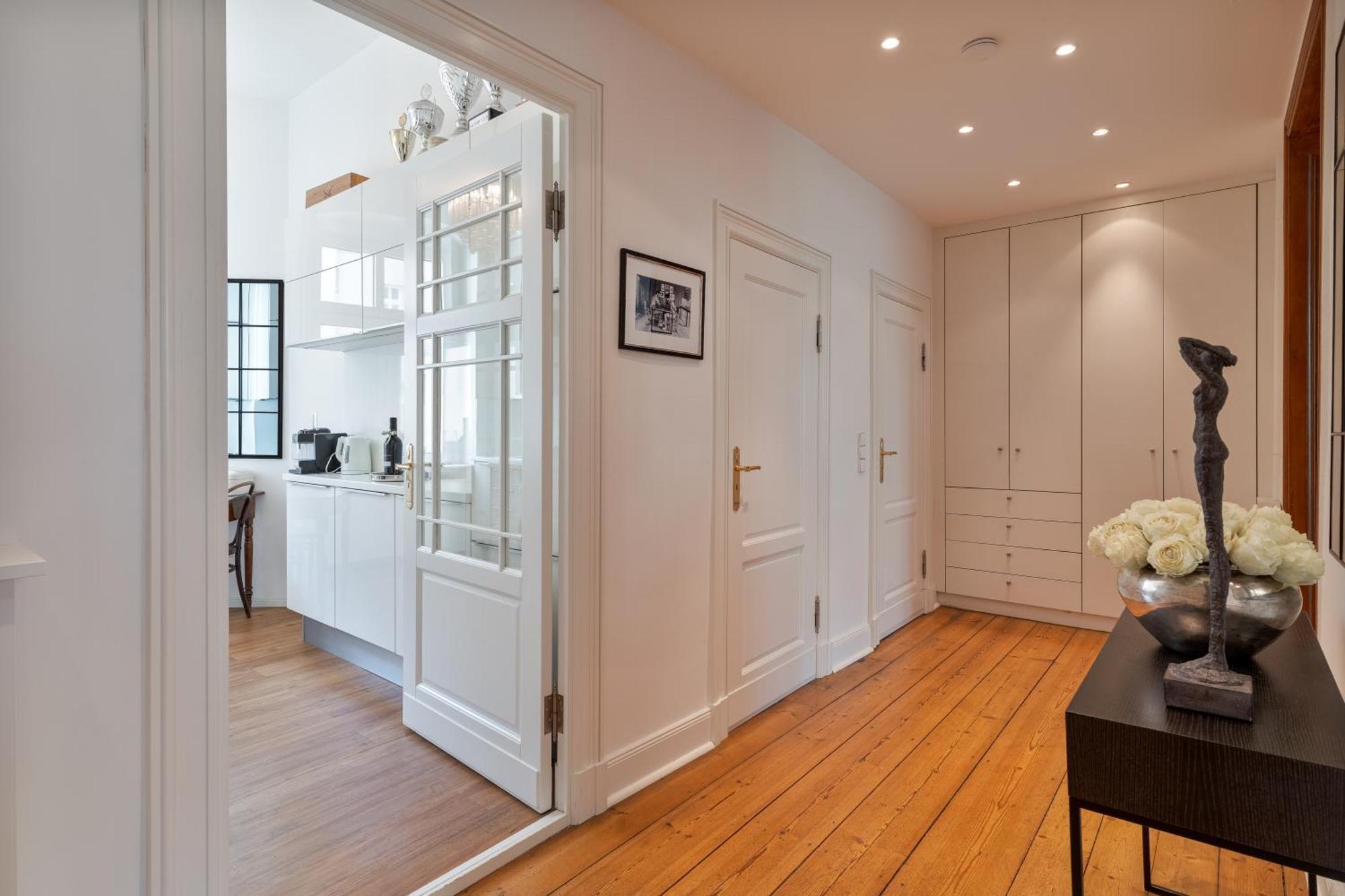Fantastic In Prime Location - Center West